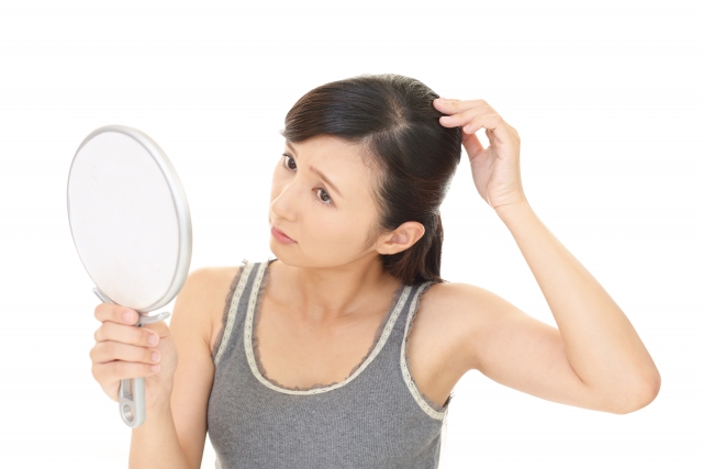 女性ホルモンと薄毛は関係ある？おすすめの女性用育毛シャンプーとは