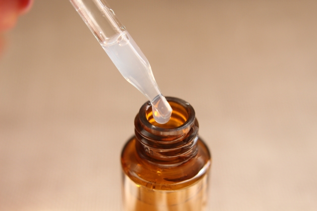 ビタミンC美容液による肌の赤みや刺激を防ぐ方法